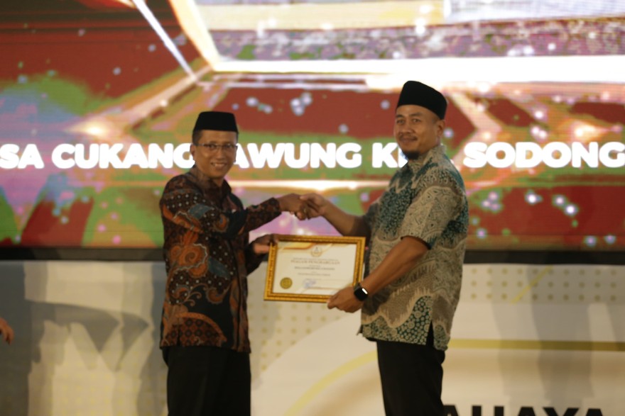 Perangkat Desa Jatihurip Raih Penghargaan Infak Perangkat Desa Terbaik